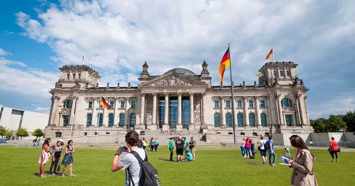 Đức nổi tiếng là quốc gia trên thế giới miễn phí 100% học phí cho sinh viên trong nước và quốc tế